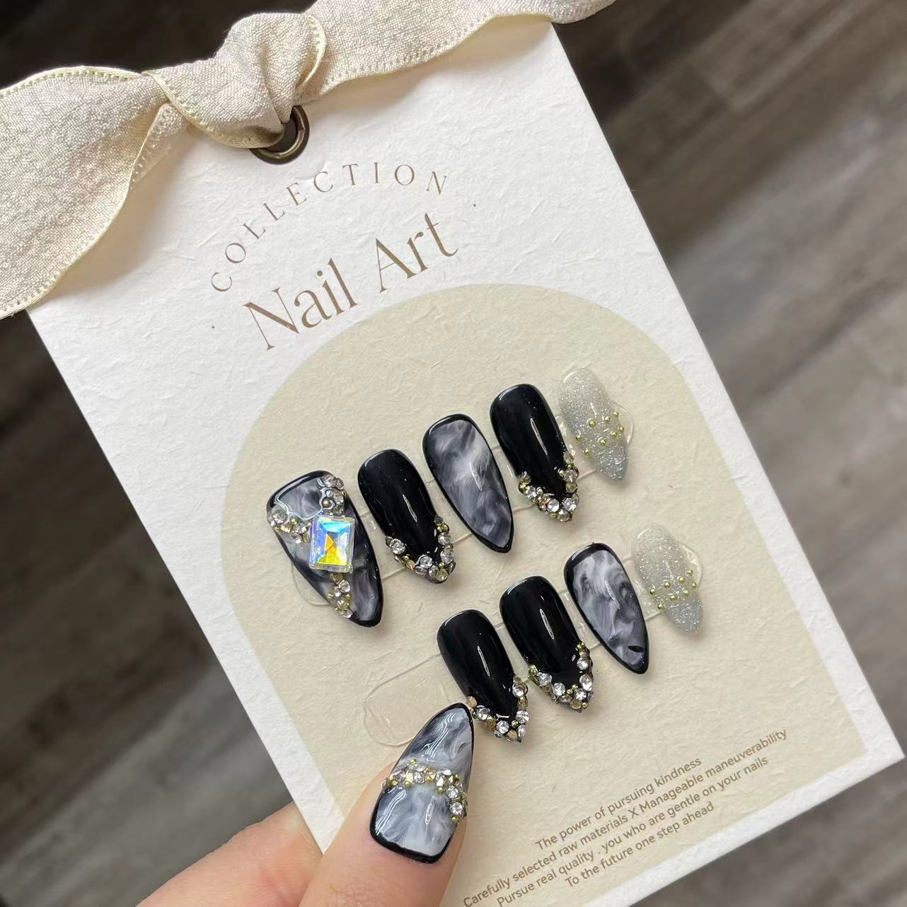 Handmade Press on Nails Black  - đánh giá và giá Nail Art Aesthetic