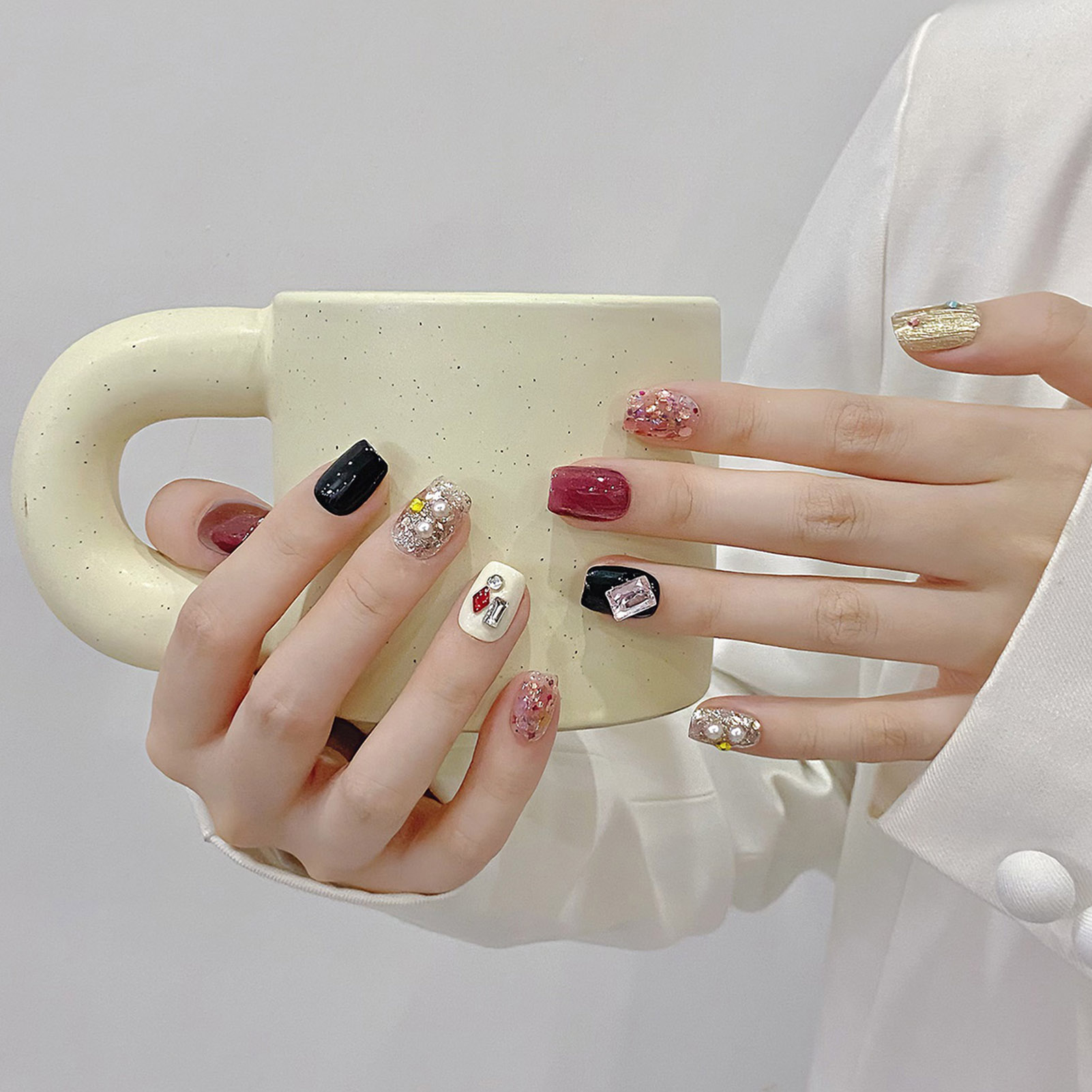 Handmade Press on Nails Glitte - đánh giá và giá Nail Art Aesthetic